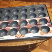 WILTON NWT BAKE IT BETTER 24 CUPCAKE MUFFIN PAN. 1 pan