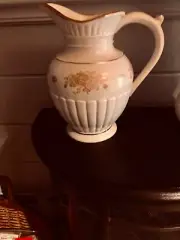 ROYAL ALBERT OLD COUNTRY ROSES "XL" GOLD PITCHER"