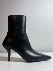 100% Authentic Gucci black leather square G pointed toe boots EU 39.5 US 9.5