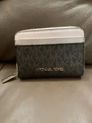 NWT Michael Kors Wallet With Michael Kors Print Jet Set Travel Wallet ￼