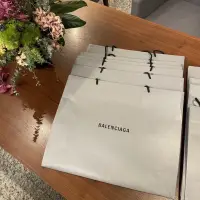 在飛比找蝦皮購物優惠-巴黎世家BALENCIAGA 精品紙袋 信封袋 紙盒