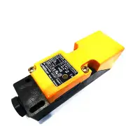 IFM IM5019 IME3020-FPKG Proximity Switch Sensor New #