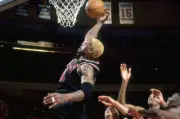 Chicago Bulls Dennis Rodman rebound vs New York Knicks at Madison - Old Photo