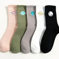 在飛比找蝦皮購物優惠-【日光手感】日系刺繡星球中筒襪(5色)S023 復古襪子 中