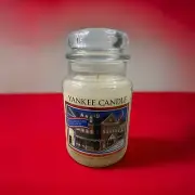 Yankee Candle 2011 Williamsburg VA Flagship Exclusive Soft Blanket 22 Oz. Candle