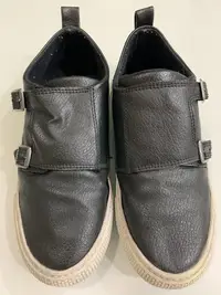 在飛比找Yahoo!奇摩拍賣優惠-ZARA黑皮鞋~~賣場其它各品牌寶寶二手球鞋隨意搭配. 三雙