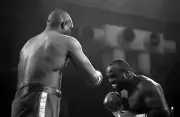 Dwight Muhammad Qawi Throws A Punch V George Foreman Old Boxing Photo 3
