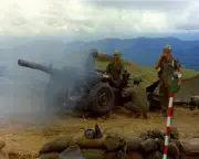 101st Airborne Division fire a 105mm Howitzer 8x10 Vietnam War Photo 664