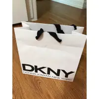 在飛比找蝦皮購物優惠-USBUY美國DKNY logo白色禮物袋 紙袋 可裝小皮包