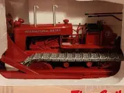International TD-24 Diesel Crawler w/ Cable Control Bullgrader By SpecCast 1/25