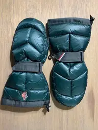 在飛比找Yahoo!奇摩拍賣優惠-【全新】MONCLER 森林綠手套 滑雪手套 Size M