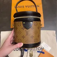 在飛比找蝦皮購物優惠-二手精品 LV LOUIS VUITTON 老花拼色 圓桶包