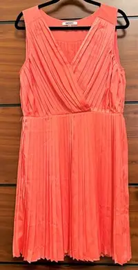 在飛比找Yahoo!奇摩拍賣優惠-全新真品 DKNY 桃橘色百褶無袖洋裝 12號(美國尺碼)適
