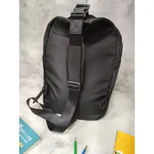 【興閣精品】Tommy Hilfiger backpack 大胸包 側背包 後背包