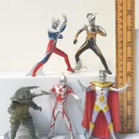 在飛比找蝦皮購物優惠-ULTRAMAN 奧特曼與怪物系列 H 蛋糕澆頭公仔