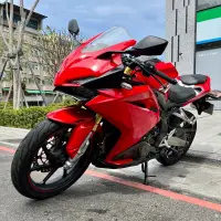 在飛比找蝦皮購物優惠-{高雄各類二手機車} 2017 本田 HONDA CBR25