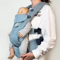 在飛比找momo購物網優惠-【Ergobaby】Breeze透氣嬰兒揹巾/揹帶(石板藍)