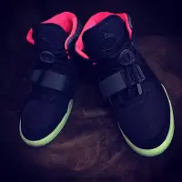 在飛比找Yahoo!奇摩拍賣優惠-NIKE AIR YEEZY 2 NRG 黑綠粉 百搭 耐磨