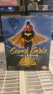 DC Direct Cover Girls Adam Hughes Batgirl Statue 1530/6000 - New in Open Box!
