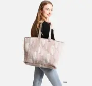 ComfyLuxe Feather Pattern Tote Bag