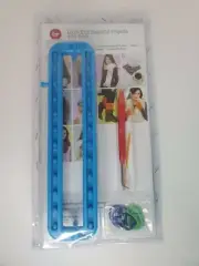 BOYE "I TAUGHT MYSELF TO LOOM KNIT" KIT. TOOLS & INSTRUCTS FOR 10 PROJECTS