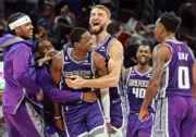 Classic Sports Prints - Sacramento Kings De'Aaron Fox - Ready2Hang - HUGE canvas