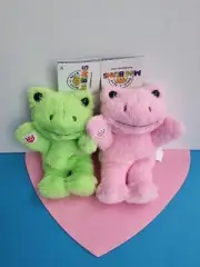 BUILD A BEAR Mini Beans Bean Valentines Pink & Green Frog Aprox 17cm BNWT