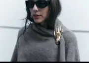 ZARA Golden Hand Brooch : 1856/375