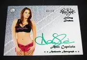 2015 Benchwarmer ALEX CAPRIOLA Daizy Dukez #1 Green Auto/10 PLAYBOY Cybergirl