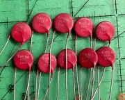 Capacitors Ceramic Leaded CDR471M2KV X5P 470pf 2000v 20% Disc 2kv 10pcs