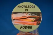 "KNOWLEDGE IS POWER" Green Lot of 100 BUTTONS pinbacks pin inspirational MLK