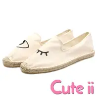 在飛比找momo購物網優惠-【Cute ii】時尚經典純色帆布刺繡草編休閒鞋(眼睛白)