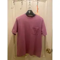 在飛比找蝦皮購物優惠-Stussy 短袖口袋T恤 粉紫色