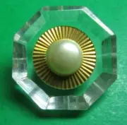 (1) VINTAGE 1" OCTAGON WHITE GOLD ACCENT CLEAR LUCITE? PLASTIC BUTTON NOS (R244)
