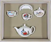 RARE DISCONTINUED WEDGWOOD MINI / MINIATURE PETER RABBIT 8 PC TEA SET NEW IN BOX