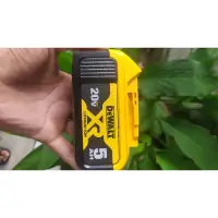 在飛比找蝦皮購物優惠-原裝 dewalt 20v max 電池 -DCB 184 