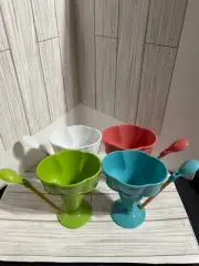 NEW 4 piece Plastic Ice Cream Bowls/Cone Holders With Matching Spoons