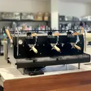 Beautiful 3 Group Late Model Synesso Cyncra Commercial Coffee Machine