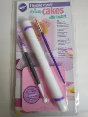 Wilton I Taught Myself to Decorate Cakes with Fondant Decorating 5 Piece Set