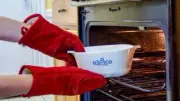 3Pcs Kitchen Set 1 Potholder 1 Heavy duty Oven Mitt 1 Towel Random Design Color