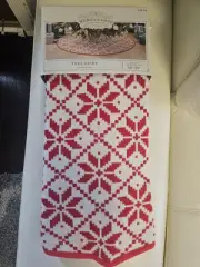 Wonderland tree skirt