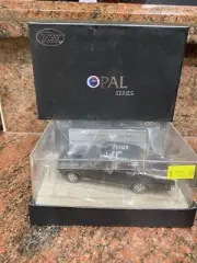 TRAX 1:43 TO07C Opal Series model of a 1971 Holden HQ Statesman De Ville Gunmet