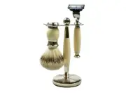 GOLDDACHS CARTRIDGE RAZOR SET / SILVERTIP BADGER SHAVING BRUSH / WHITE SILVER