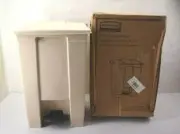 Rubbermaid Skin Plastic Step-On Trash Can Waste Garbage Bin Container 12 Gallon