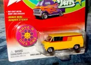 Johnny Lightning Boogie Vans 1977 Dodge D-150 Yellow New