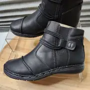 Clarks Un Loop Up Ankle Boot womens 6 wide