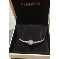 在飛比找蝦皮購物優惠-Pandora 潘朵拉 粉紅愛心 硬式手環 全新