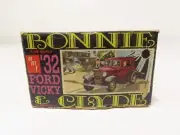 AMT T220-200 32' Ford Vicky Bonnie & Clyde Model Kit LN