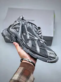 在飛比找Yahoo!奇摩拍賣優惠-Balenciaga Triple-S Sneaker 時裝