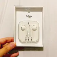 在飛比找蝦皮購物優惠-APPLE原廠 耳機 EarPods 具備3.5 公釐耳機接